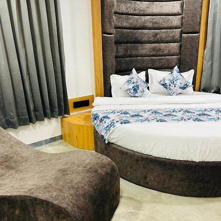 Hotel M Grand أحمد أباد المظهر الخارجي الصورة