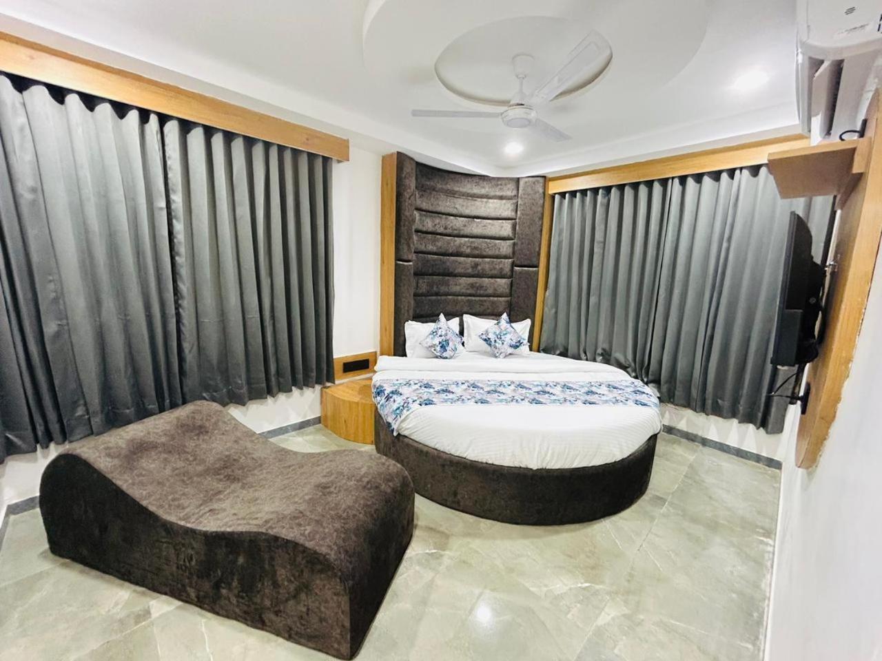 Hotel M Grand أحمد أباد المظهر الخارجي الصورة