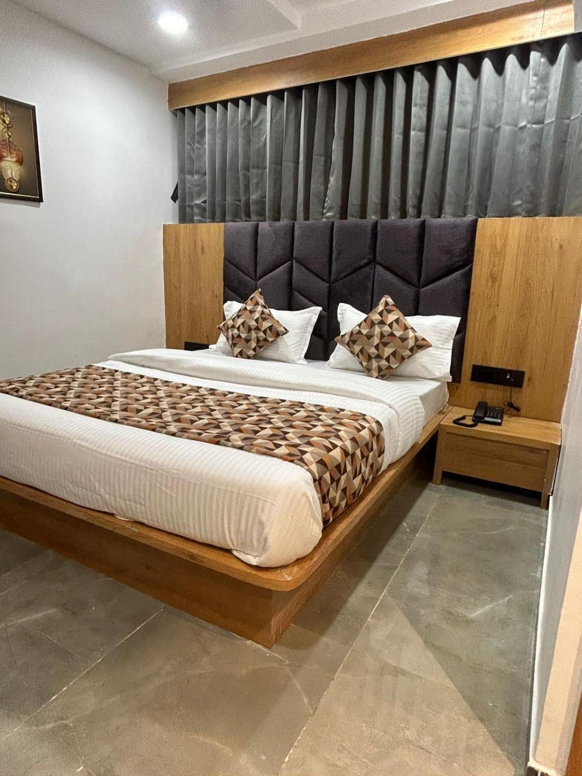 Hotel M Grand أحمد أباد المظهر الخارجي الصورة
