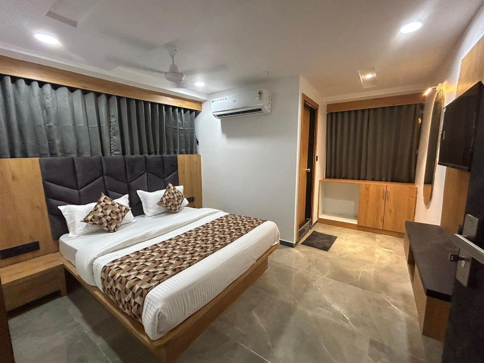 Hotel M Grand أحمد أباد المظهر الخارجي الصورة