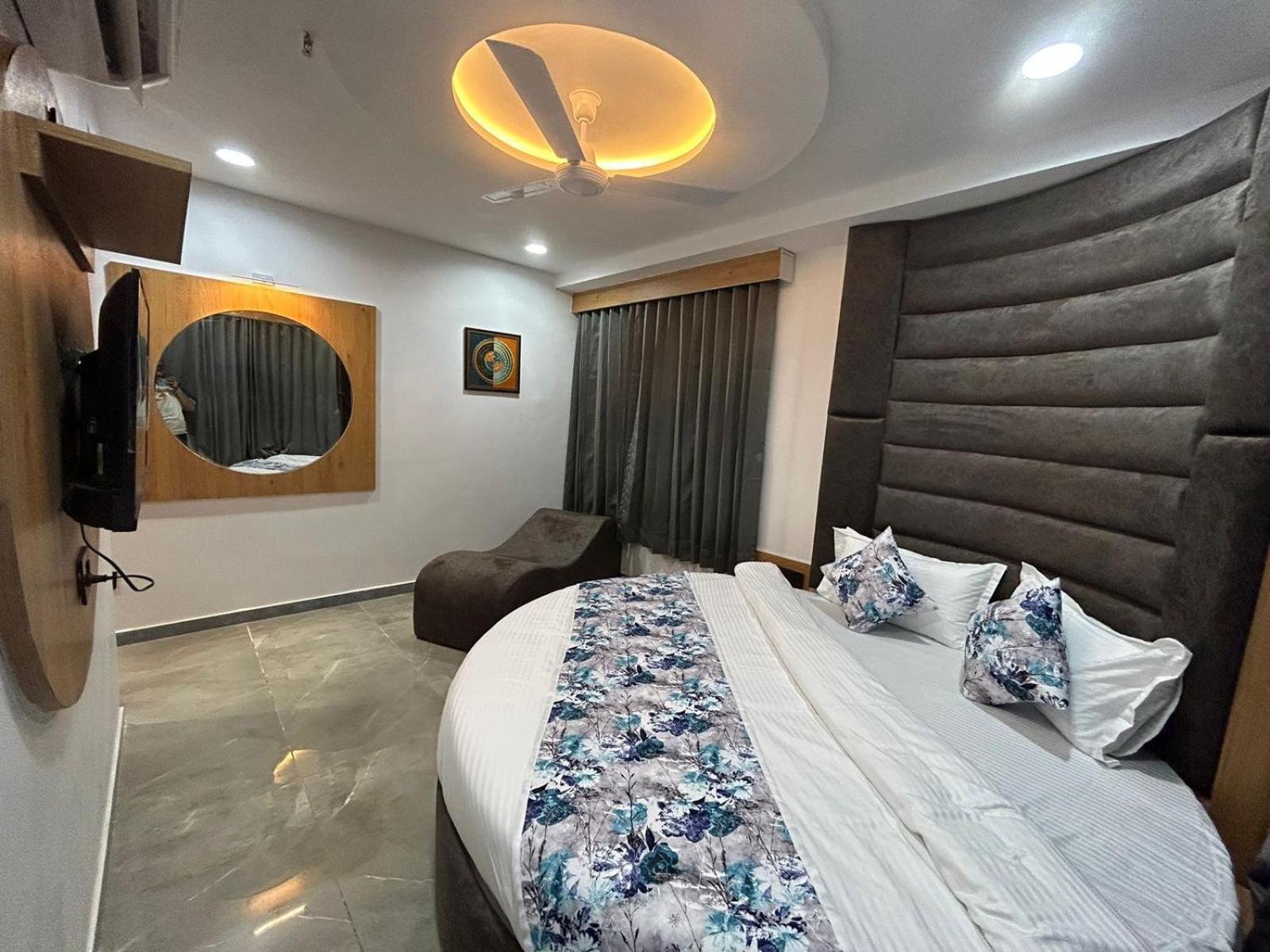 Hotel M Grand أحمد أباد المظهر الخارجي الصورة
